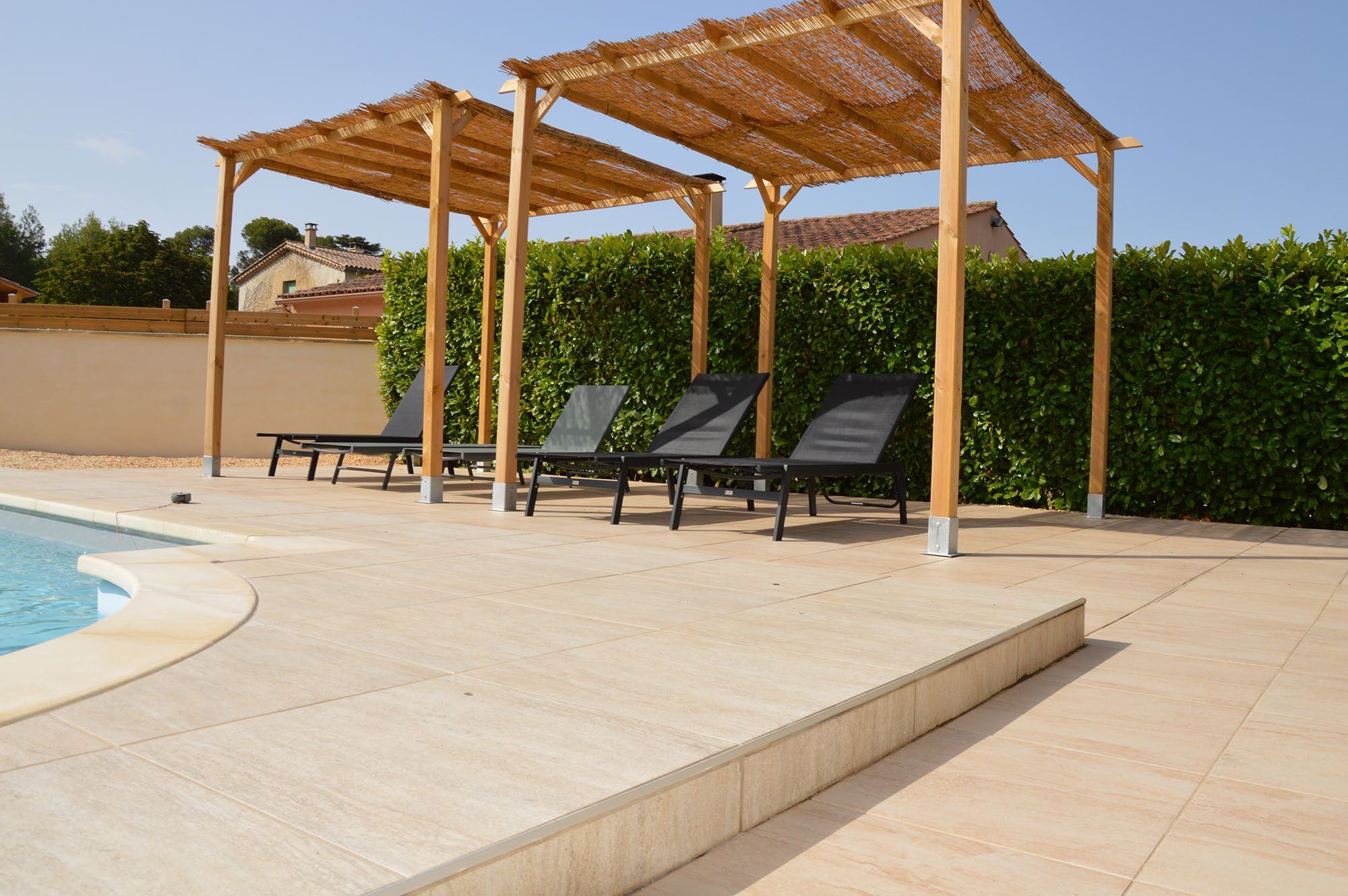 Espace détente avec piscine de la Maison de Wanda